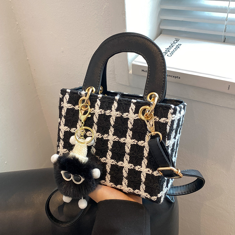 Niche Design Woolen Bag 2022 New Style Bag Women's Bag Autumn and Winter Cyber Popular Crossbody Bag Portable Daffy Bag