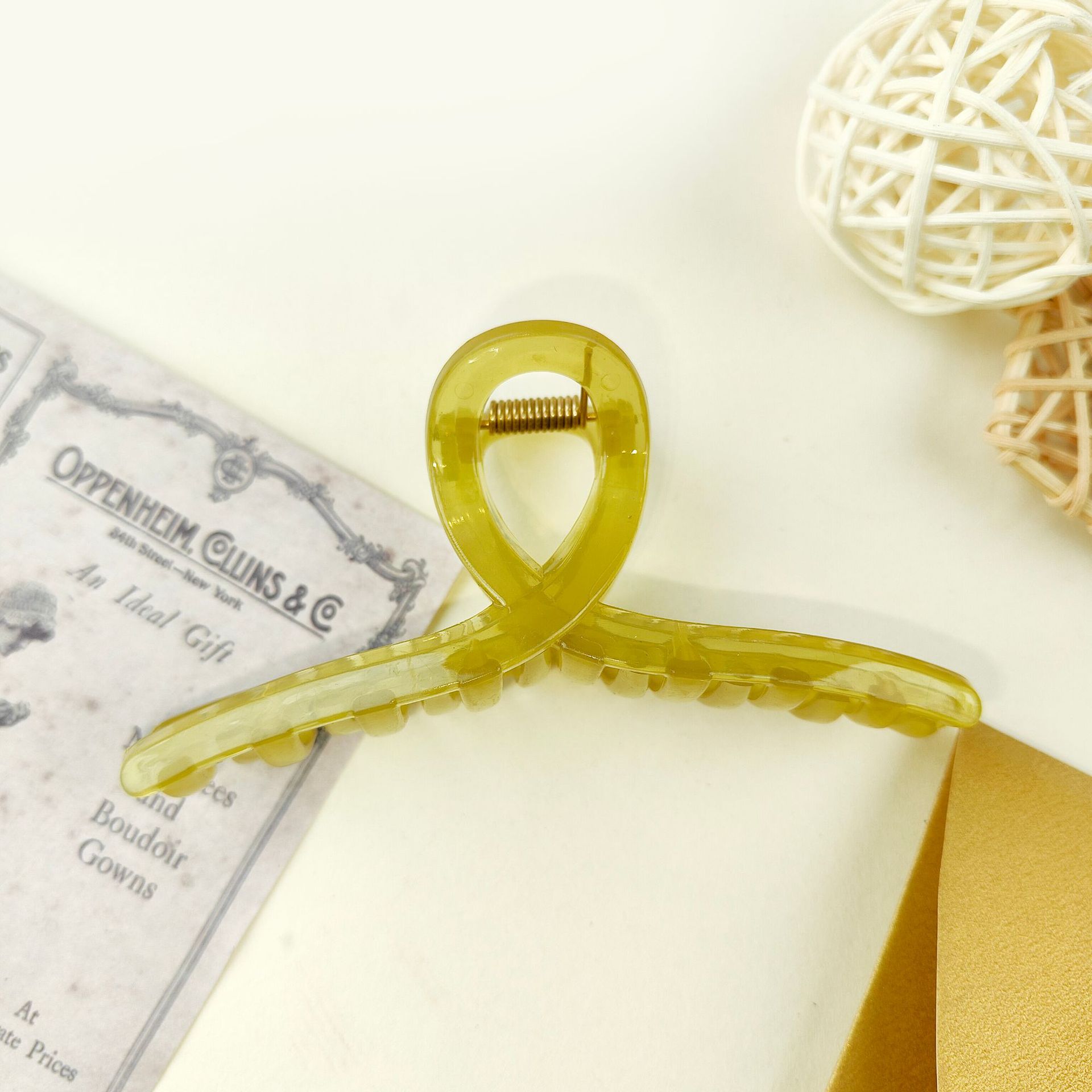 Medium size hair clip plastic hair clip back head hair clip wholesale ins style hair accessories shark clip hair volume less headdress hair clip_voghion.com