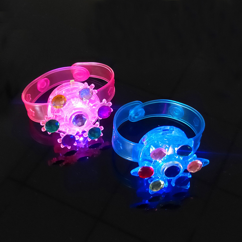 Luminous gyro watch new flash creative rotating gyro watch strap kindergarten small gift toy wholesale