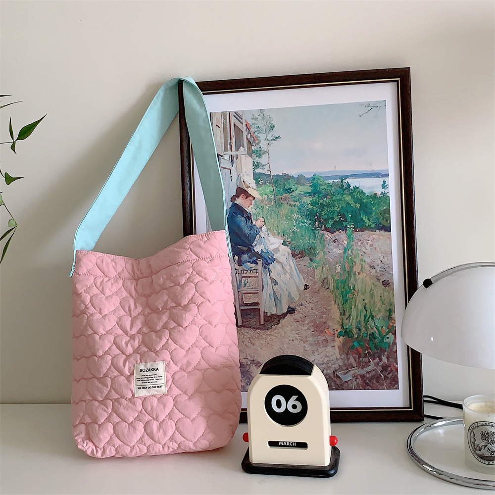 38241 ins new contrast color shoulder bag student female practical large capacity mummy bag quilted shoulder bag female_voghion.com