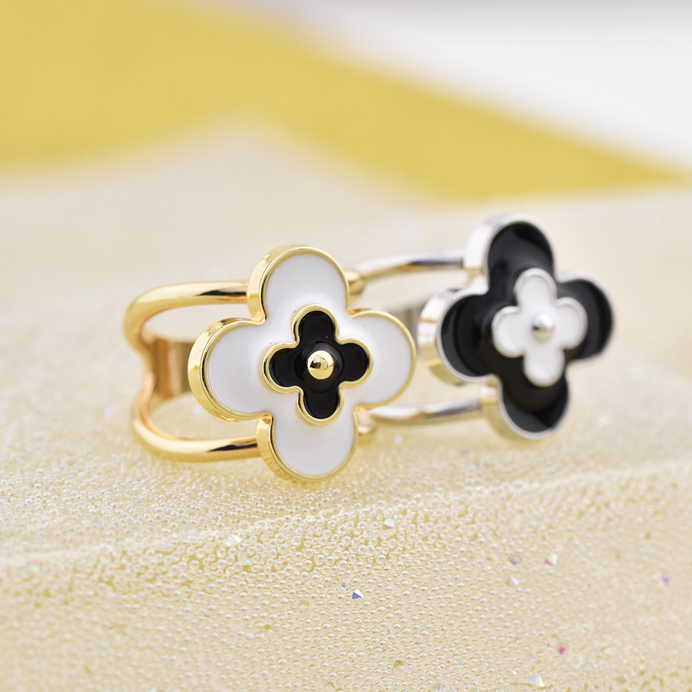 2022 new high-end four-leaf clover scarf buckle fashion exquisite Joker square scarf buckle female accessories factory direct sales