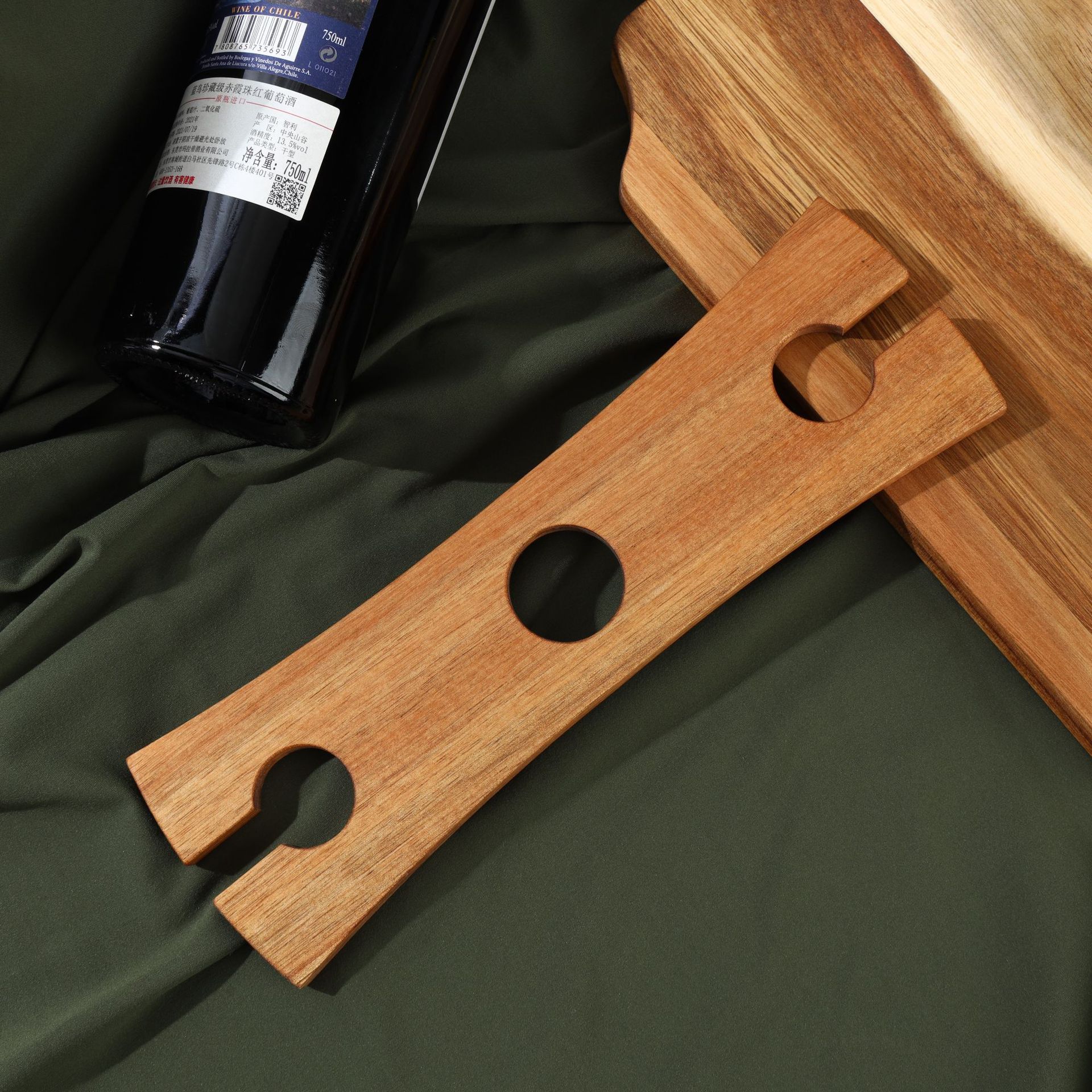 Amazon Hot Selling Red Wine Rack Red Wine Holder Bottle Wooden Shelf Ornaments Cup Holder Modern Simple Red Wine Wooden Bracket