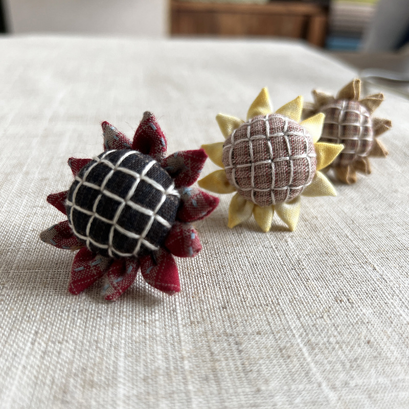 Sunflower Needle Insertion Handmade diy Embroidery Material Bag Dual-use Lu Embroidery Patchwork Brooch Jewelry Novice Needle Bag