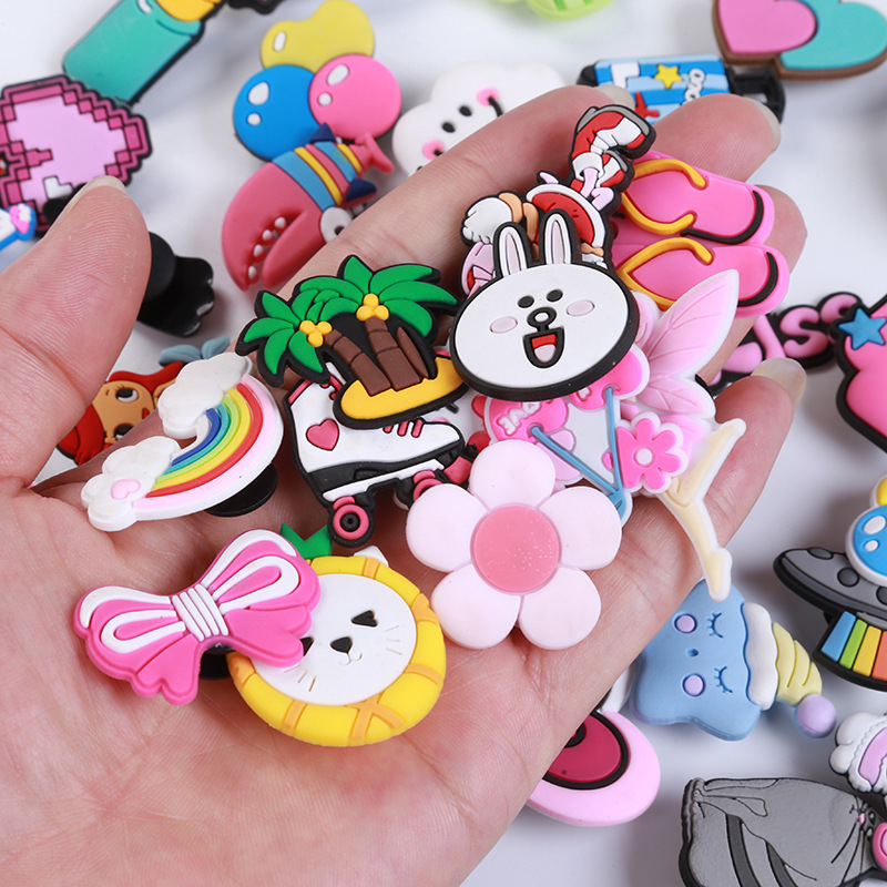 Hole shoes accessories DIY soft rubber pvc shoes flower detachable three-dimensional cartoon sandals and slippers shoe buckle decorative accessories wholesale