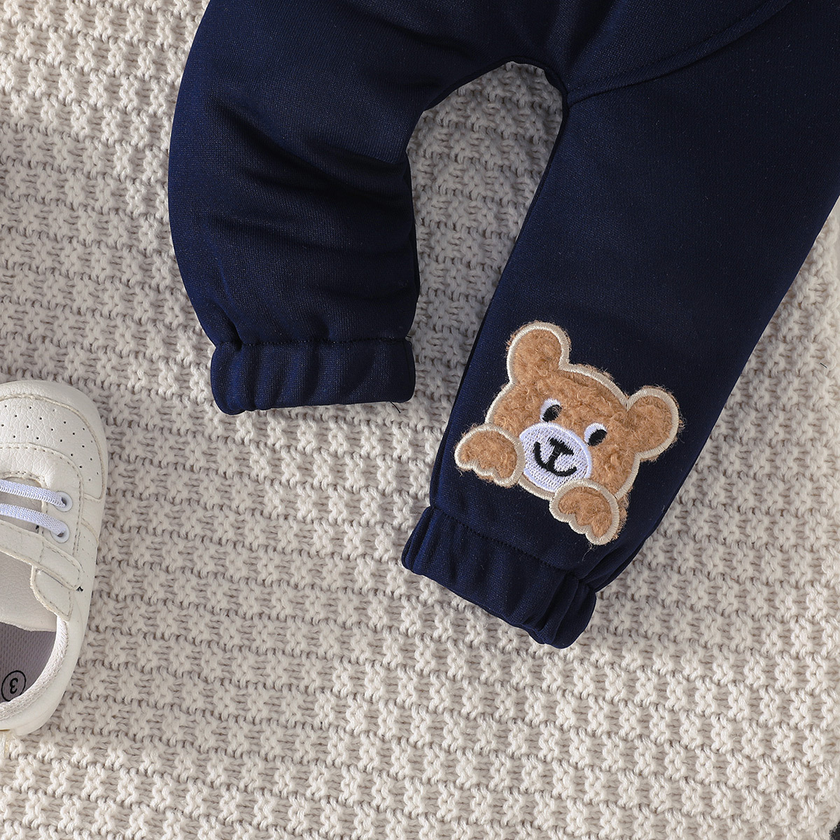 Cross-border foreign trade children's clothing autumn and winter New Cartoon letter hat bear embroidered sweater trousers two-piece set