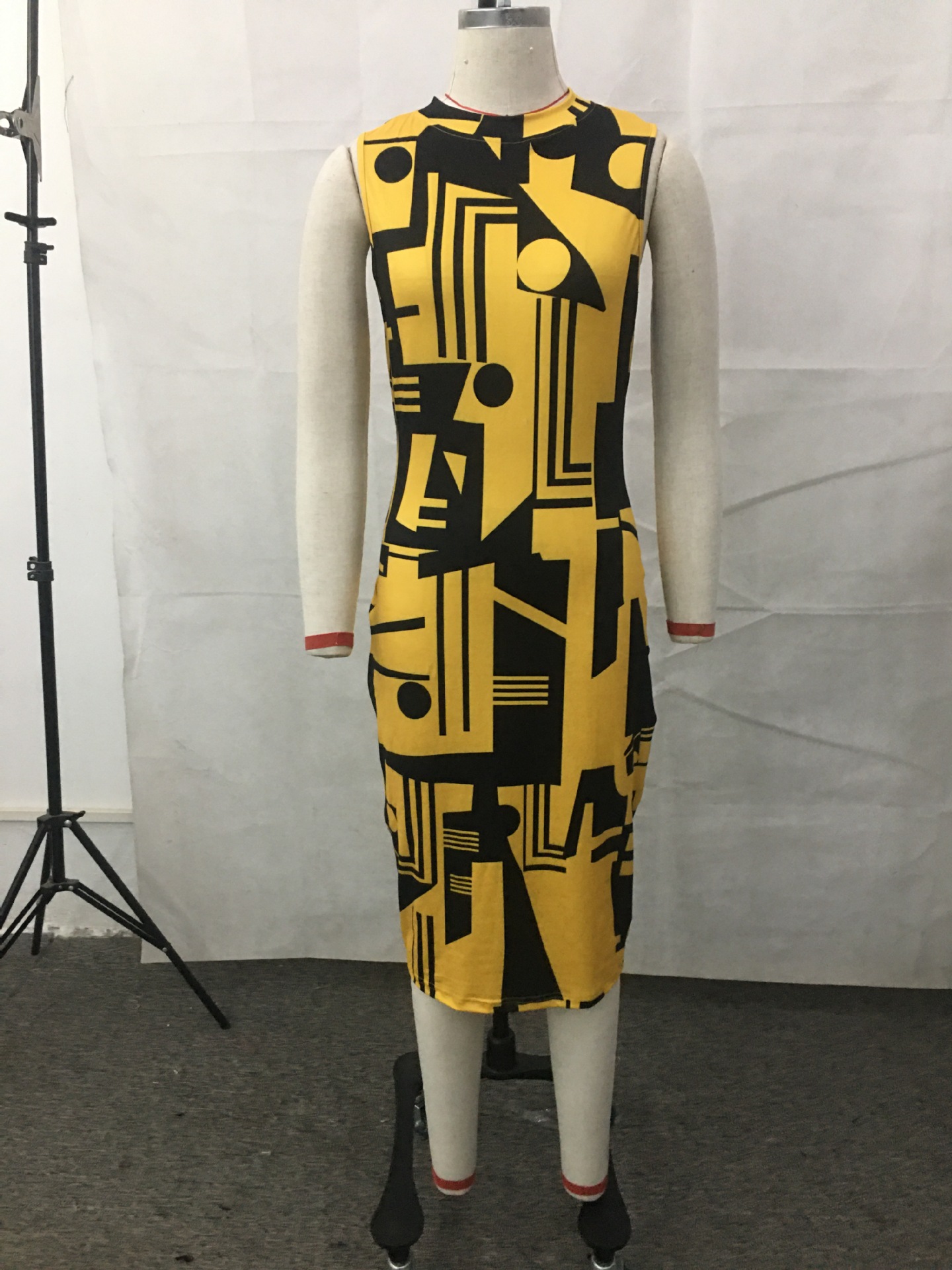 2022 Spring and Summer New Sleeveless Printed Dress European and American Cross-border Slim-fit Pullover Round Neck Mid-length Dress Women's Clothing