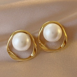 Light luxury style pearl earrings women's wholesale South Korea temperament net red earrings new fashion earrings high sense