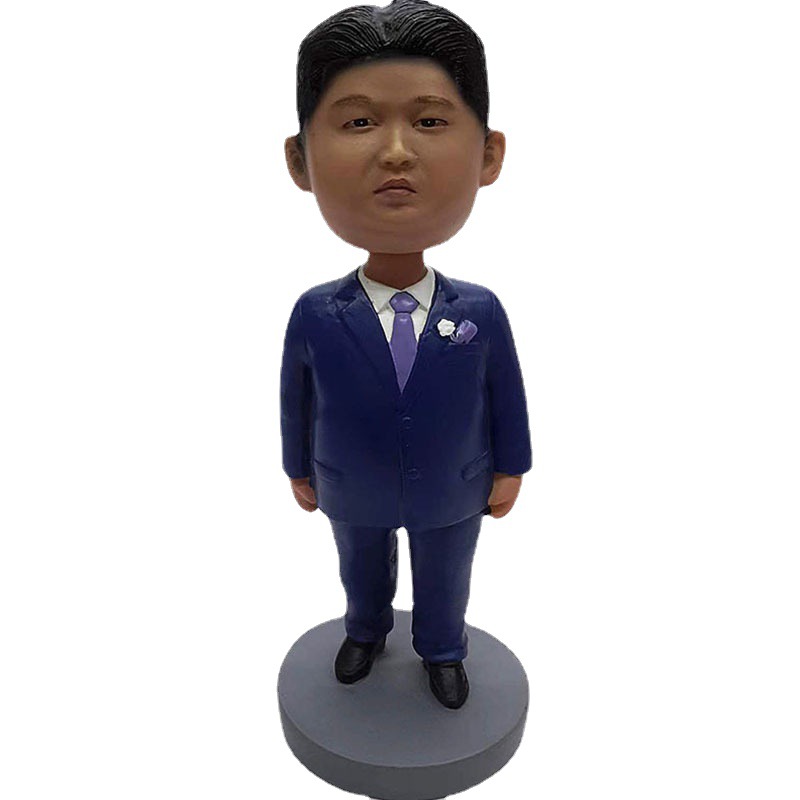 Hand-made home living room doll decoration cross-border new Chinese resin desktop shaking head celebrity doll decoration wholesale