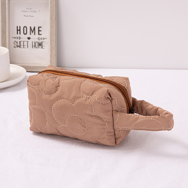2021 New Style Cosmetic Bag Women's Large Capacity ins High-end Sense Niche Portable High-value Portable Toiletries Storage Bag