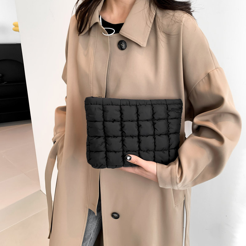 Internet celebrity fashion pleated cosmetic bag 2024 new style versatile and stylish small bag for women Korean style casual bag clutch bag for women