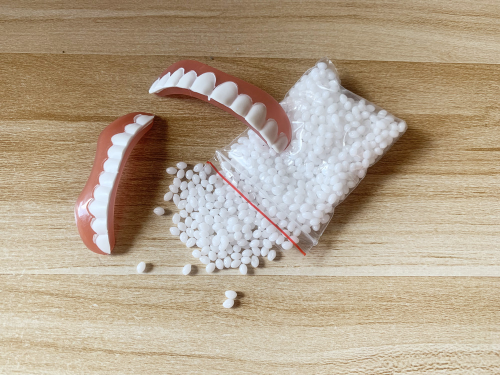 Cross-border supply of the fourth generation of denture beauty stickers zero upper incisors silicone simulation teeth braces upper and lower teeth