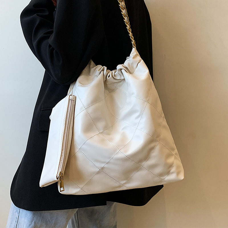 Drawstring Bucket Bag Women's New Bag Women's Large Capacity Diamond Chain Small Fragrance Style Work Commuting Shoulder Bag