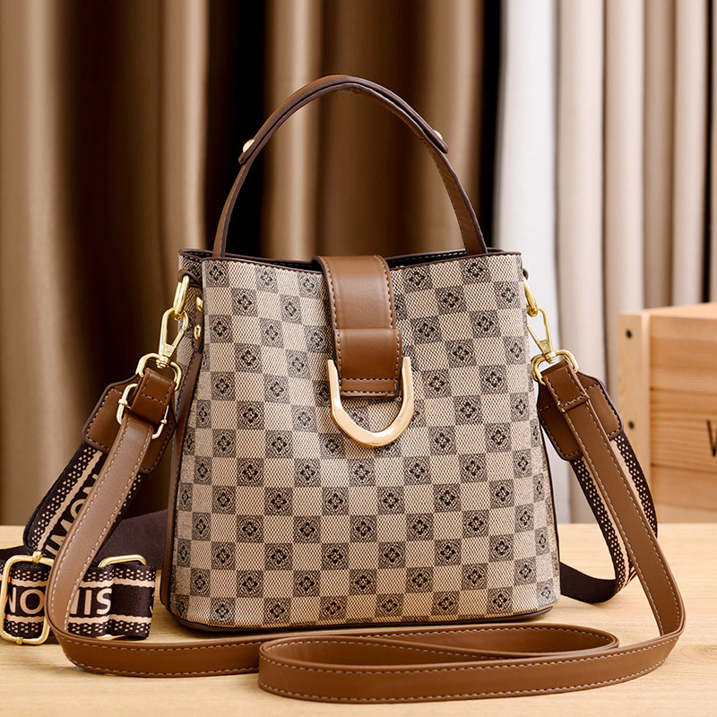 Wholesale Fashion Portable Small Bag Women's New Bucket Bag Simple Commuter Women's Bag Textive Shoulder Crossbody Bag