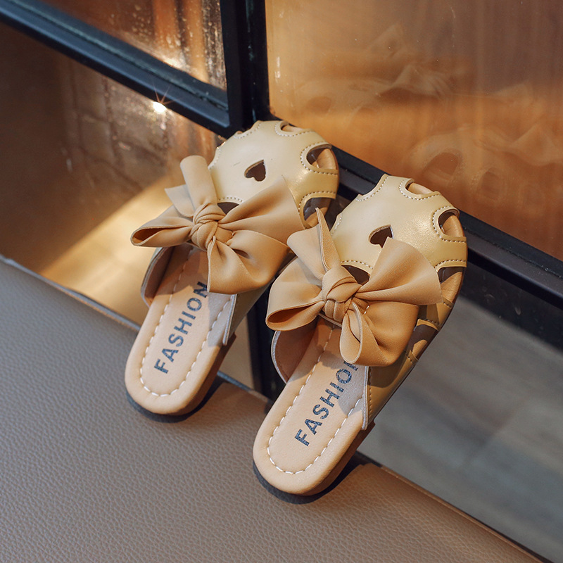 Girls' slippers 2023 Summer new Korean style fashionable outer wear closed toe slippers non-slip soft bottom little girl sandals fashion