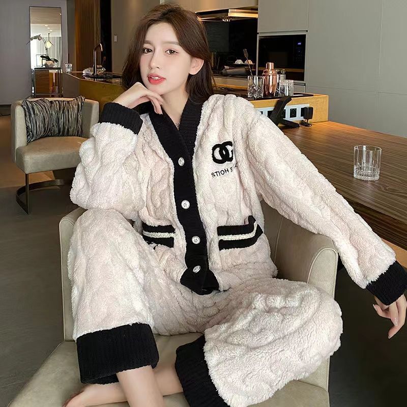 冬のサンゴのパジャマの女性秋冬の新型のベルベットは冬のかわいいフランネルの家庭服の冬のスーツを厚くします|undefined