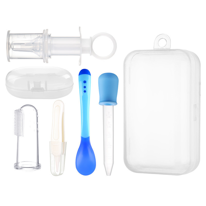 A generation of baby medicine feeder combination 5-piece set syringe dropper medicine feeder spoon clip toothbrush