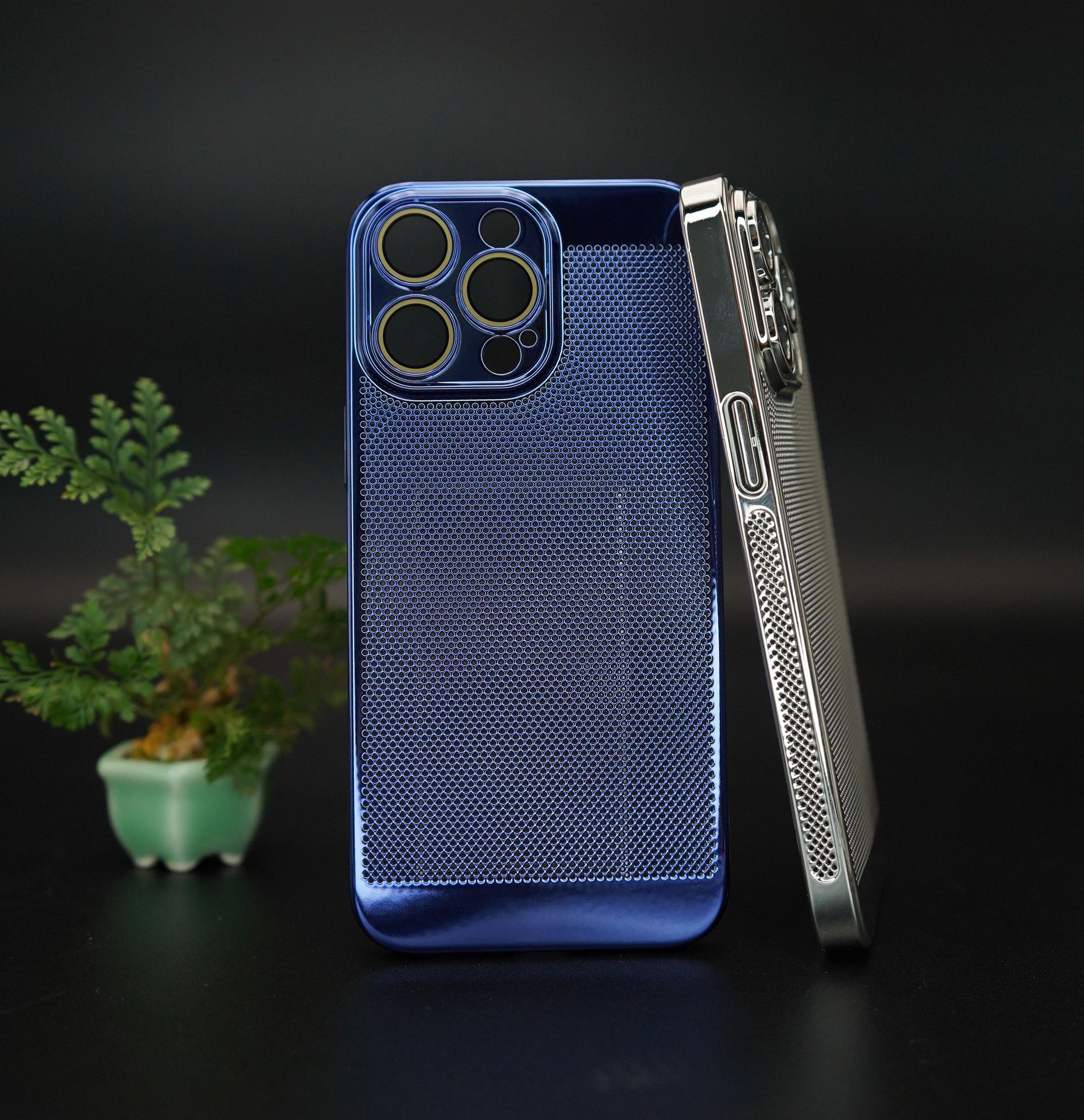 超薄電鍍散熱網殼手機殼適用iPhone14Promax精孔透氣蘋果13保護套