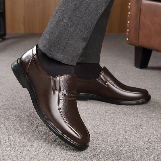 Spring Business Casual Leather Shoes Men's Middle-aged and Elderly Soft Leather Soft Bottom Cowhide Small Size Cover Foot Large Size Dad Shoes