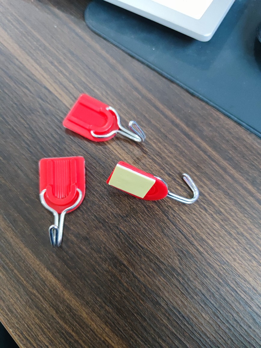 Personalized Modern Simple Red Home Wall-mounted Self-contained Fashion Coat and Hood Single Hook Adhesive Hook