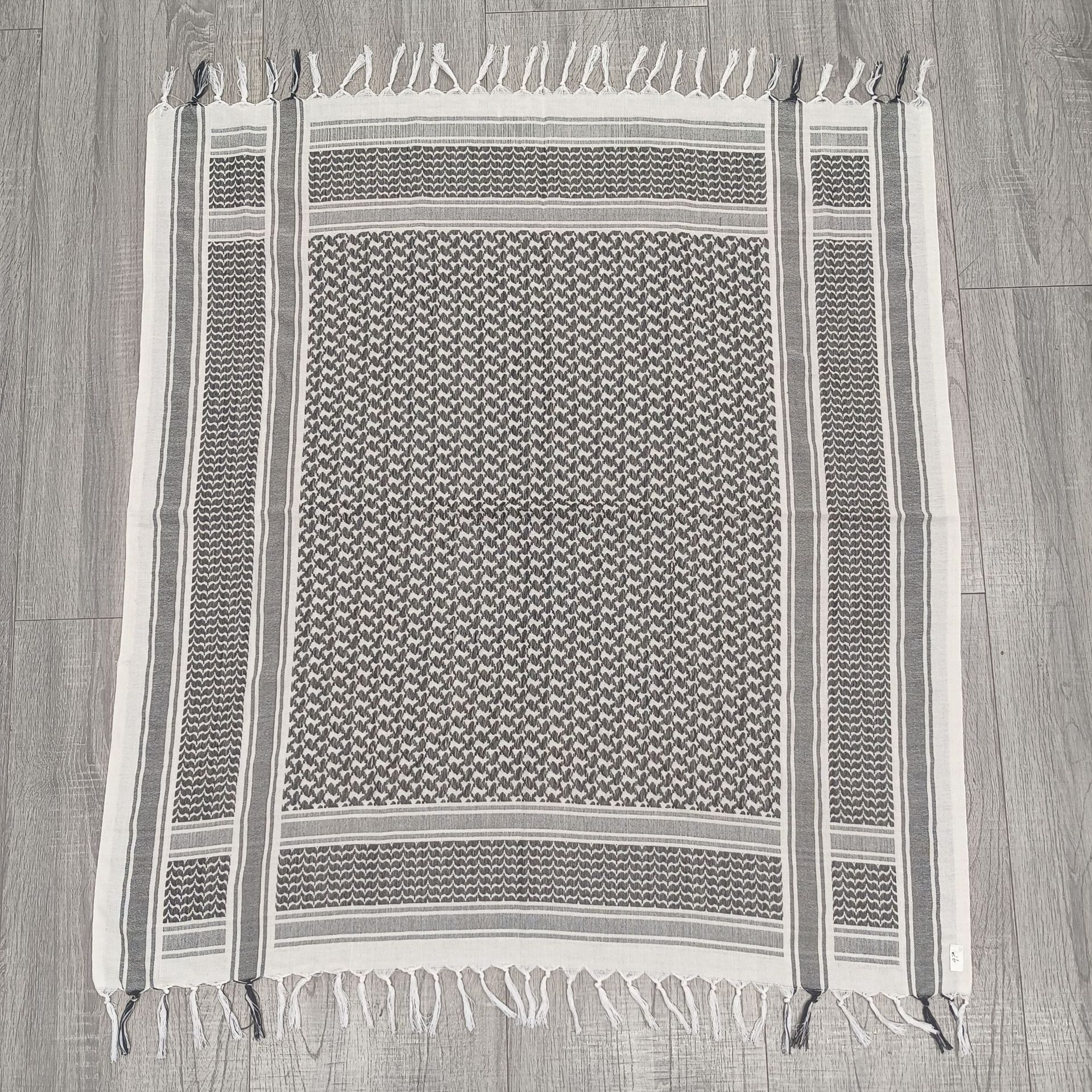 Palestinian scarf black and white jacquard square scarf Men's Middle East Saudi Arabia headscarf cross-border hot sale manufacturers batch