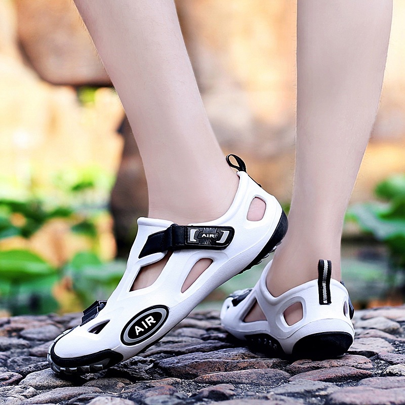 Cross-border new summer upstream shoes outdoor casual beach shoes hole shoes couple personality sandals mountaineering riding shoes