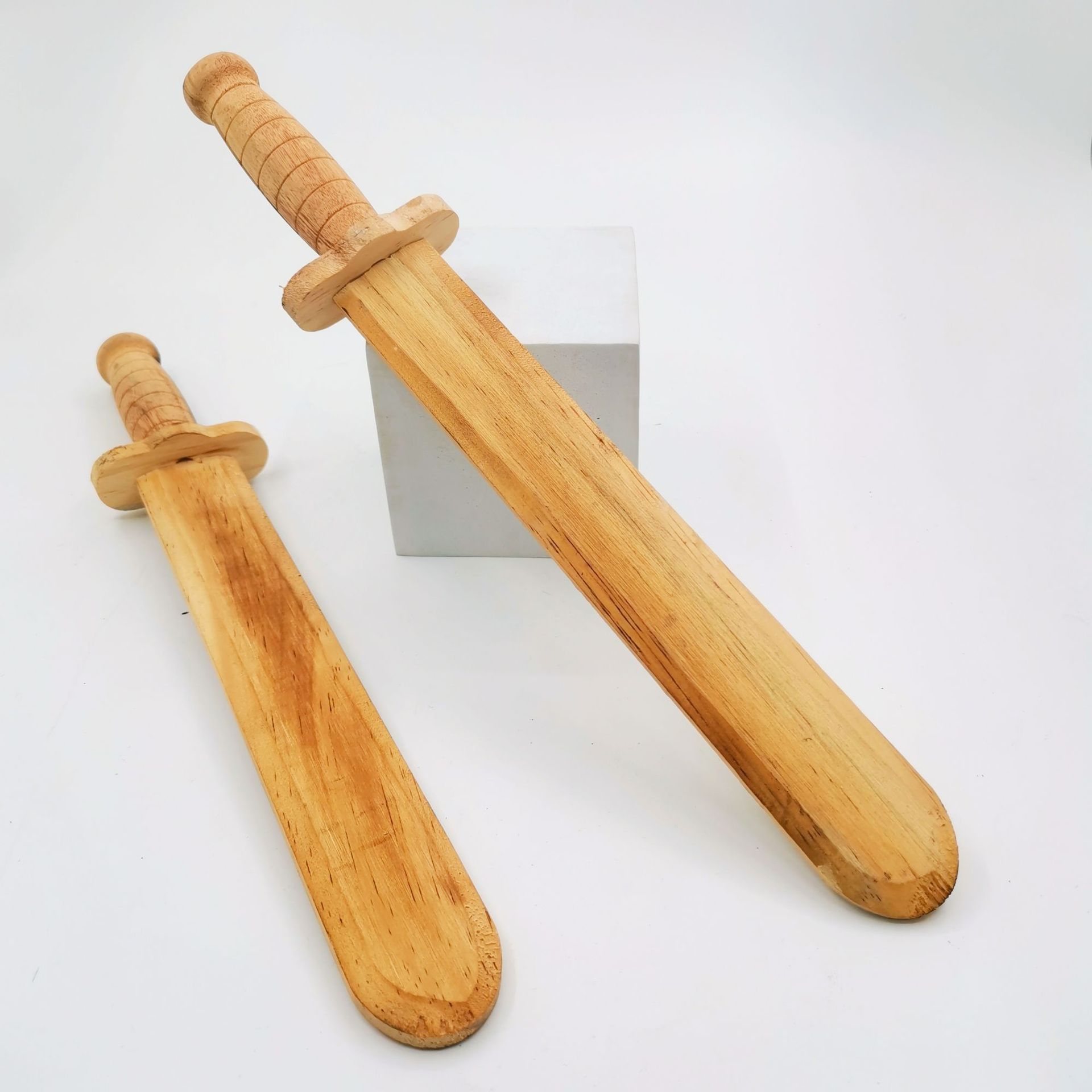 Factory Direct sales all-wood small dagger children's toys all-wood small knife small sword handmade art scenic spot hot selling toys