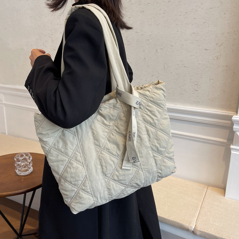 通勤カジュアルダウンバッグレディースショルダーバッグ秋冬菱格トートバッグins大容量バッグ学生レッスンバッグ