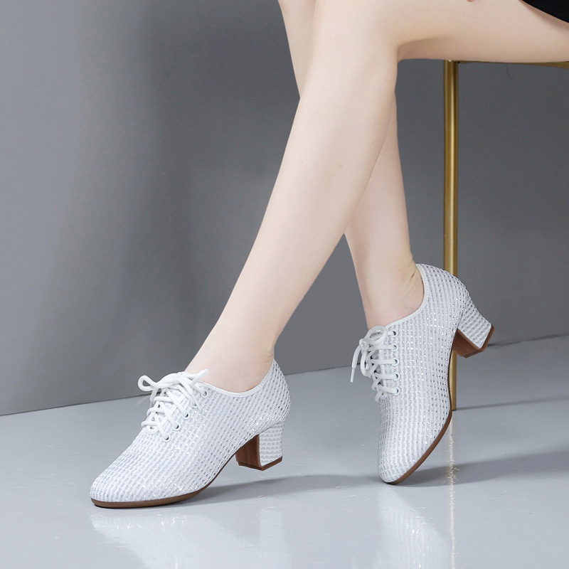 New White Square Dance Shoes Women's Soft Sole Mid-heel Beef Sole Dance Shoes Latin Dance Teacher Shoes Breathable Body Dance