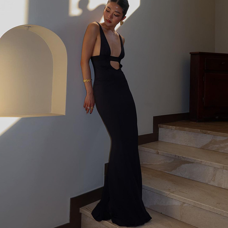 AliExpress European and American hot new sexy deep V patch hollow-out wrapped chest temperament dress slim strap dress