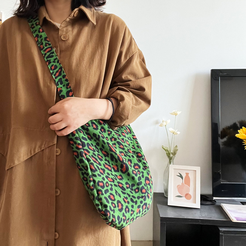 Korean ins Super Hot Green Leopard Canvas Bag Star Style Corduroy Printed Large Capacity Shoulder Crossbody Bag