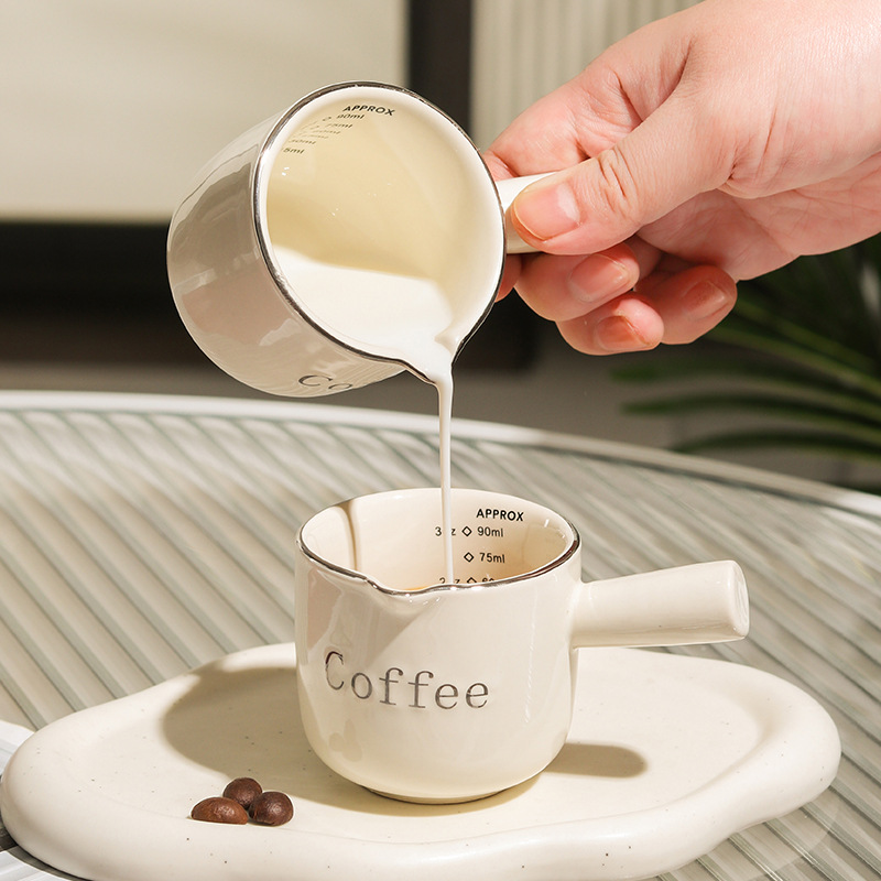 ins high-looking coffee small Milk Cup with scale milk pot concentrated coffee extraction Cup exquisite ceramic measuring cup milk pot