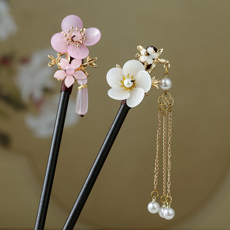 Chinese style flower pendant wooden hairpin vintage cheongsam Hanfu tassel accessories hairpin ancient style step shake hair accessories