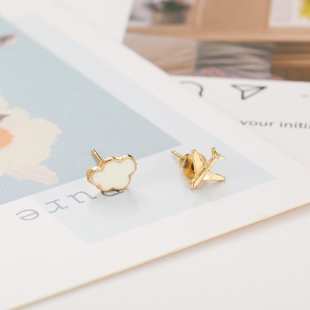 Han Zhishang Independent Station Cute Cloud Aircraft Small Earrings European and American Cross-border Creative Sweet Oil White Earrings Female