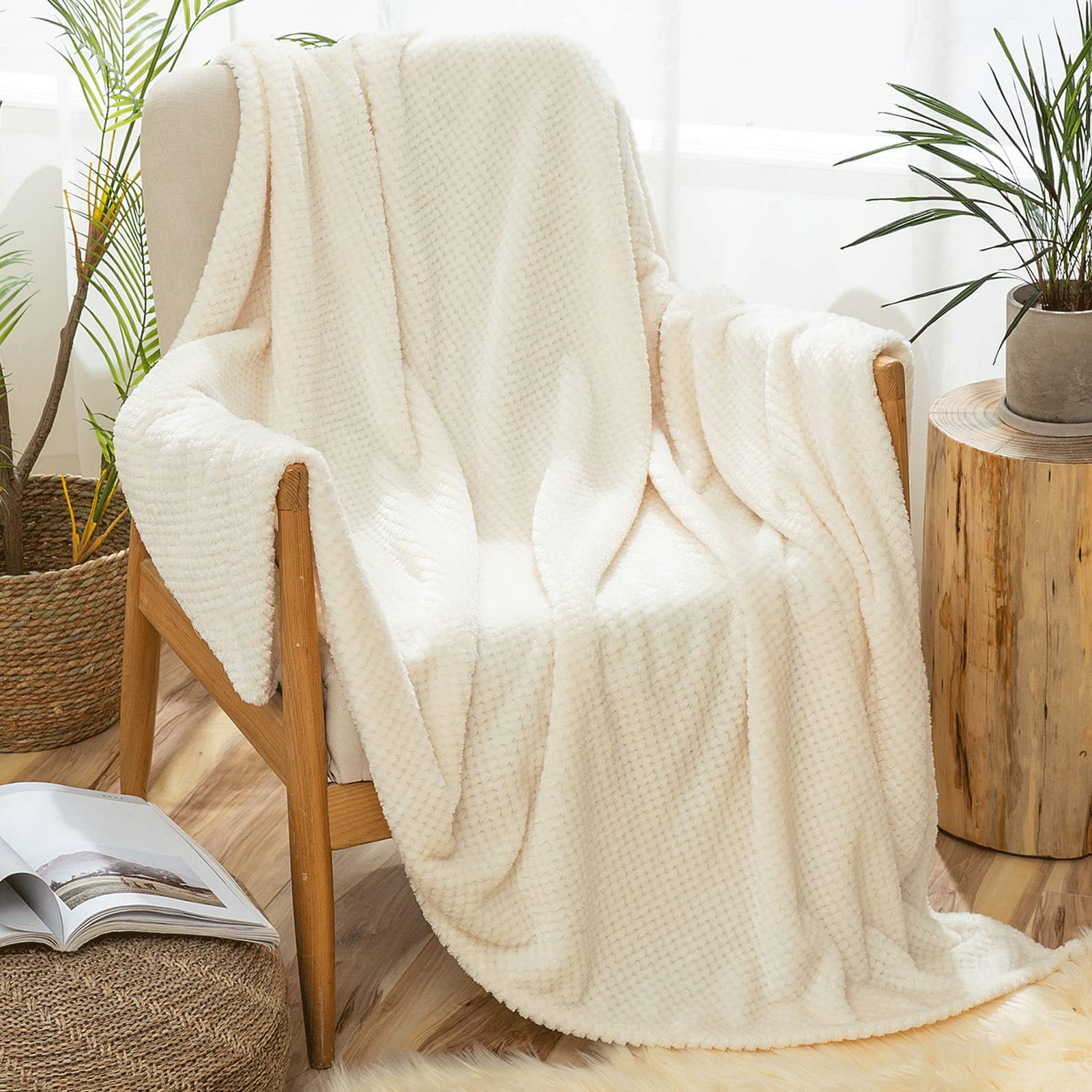 Cross-border in stock thick solid color pineapple plaid flannel blanket coral fleece sofa blanket air conditioning blanket nap blanket