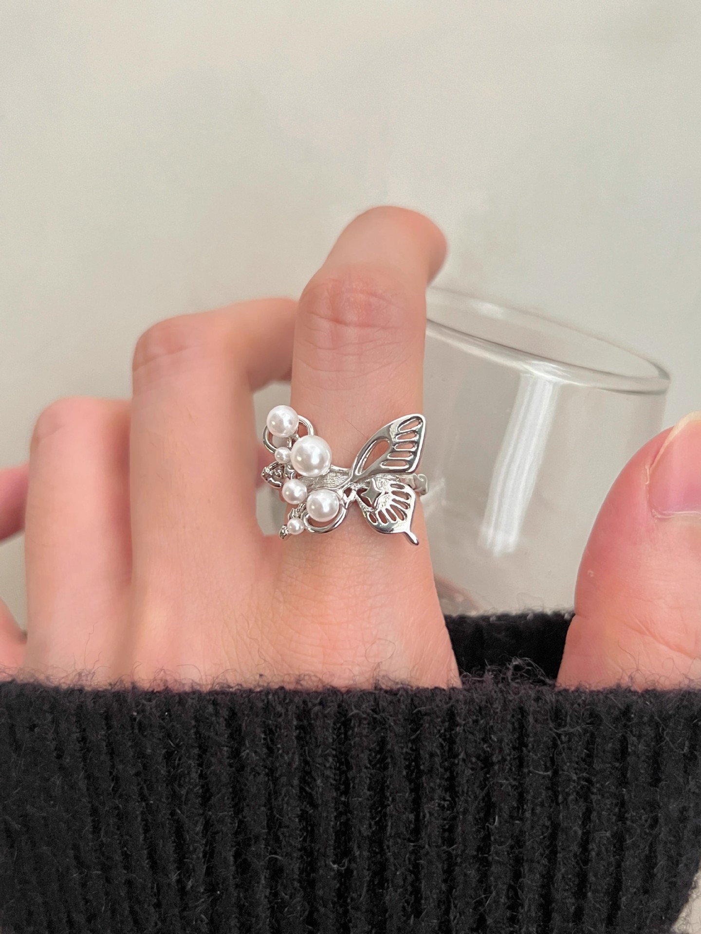 Schmetterling Perle Metall dreidimensionaler Hohlring weiblicher Nischendesign vielseitiger Zeigefingerring Ins-Ring_voghion.com