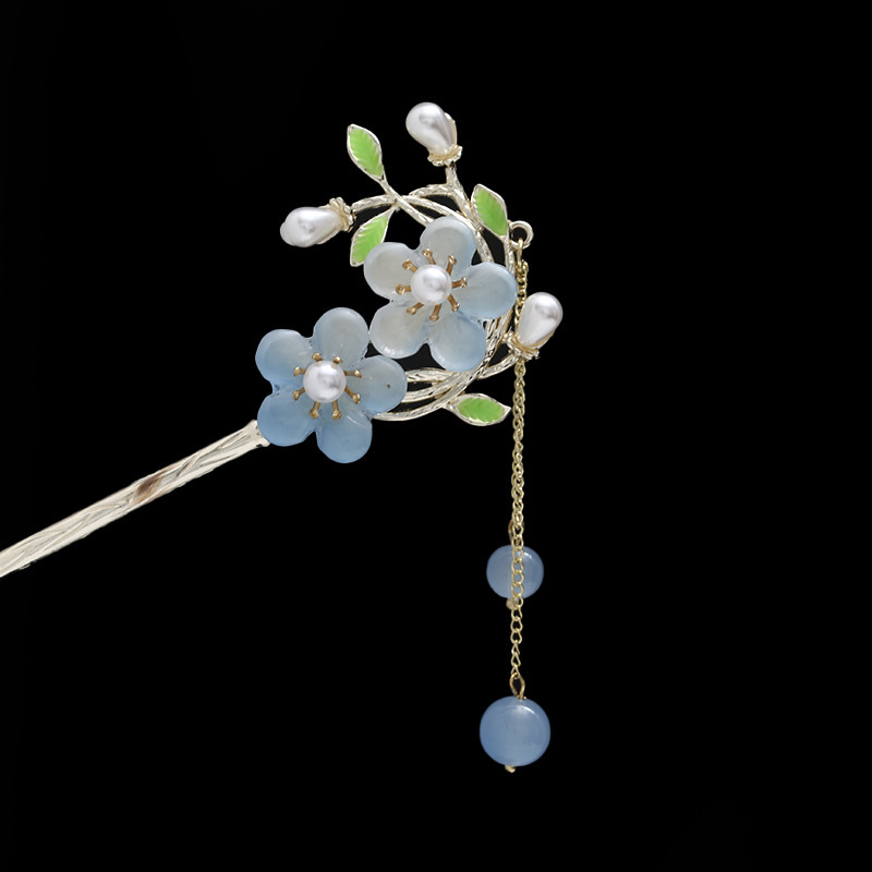ピンクの花のかんざしの女性の高級感があります。|undefined