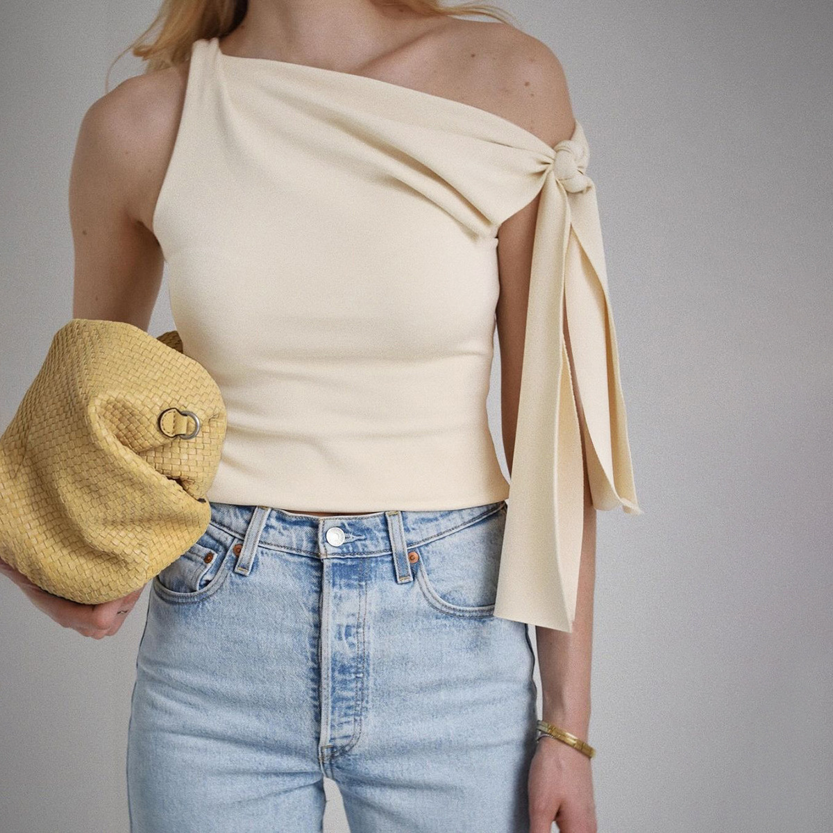 Europe and the United States women's 2024 summer new fashion street shoot slim lace solid color sleeveless jacket
