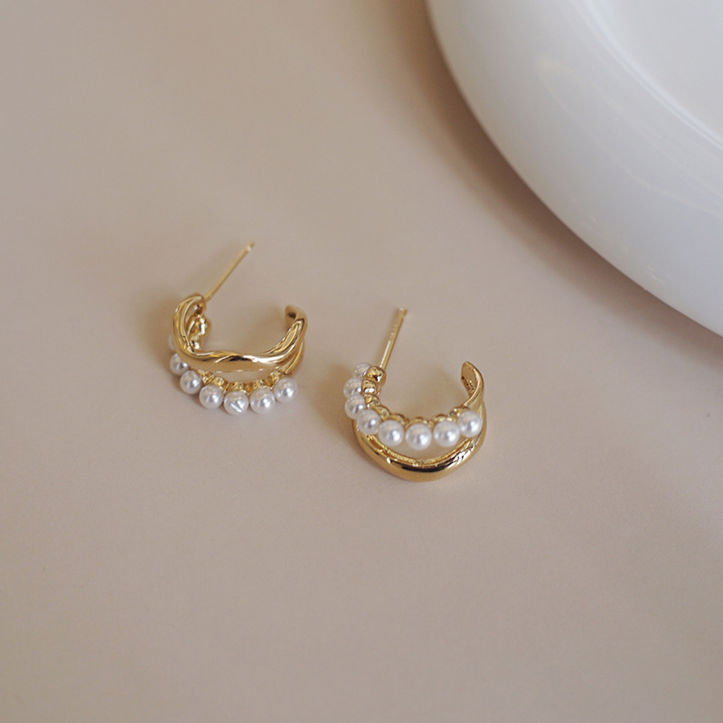 S925 Silver Needle French Small Pearl Earrings Female Niche Design High-grade Cold Wind Exquisite Commuting Earrings