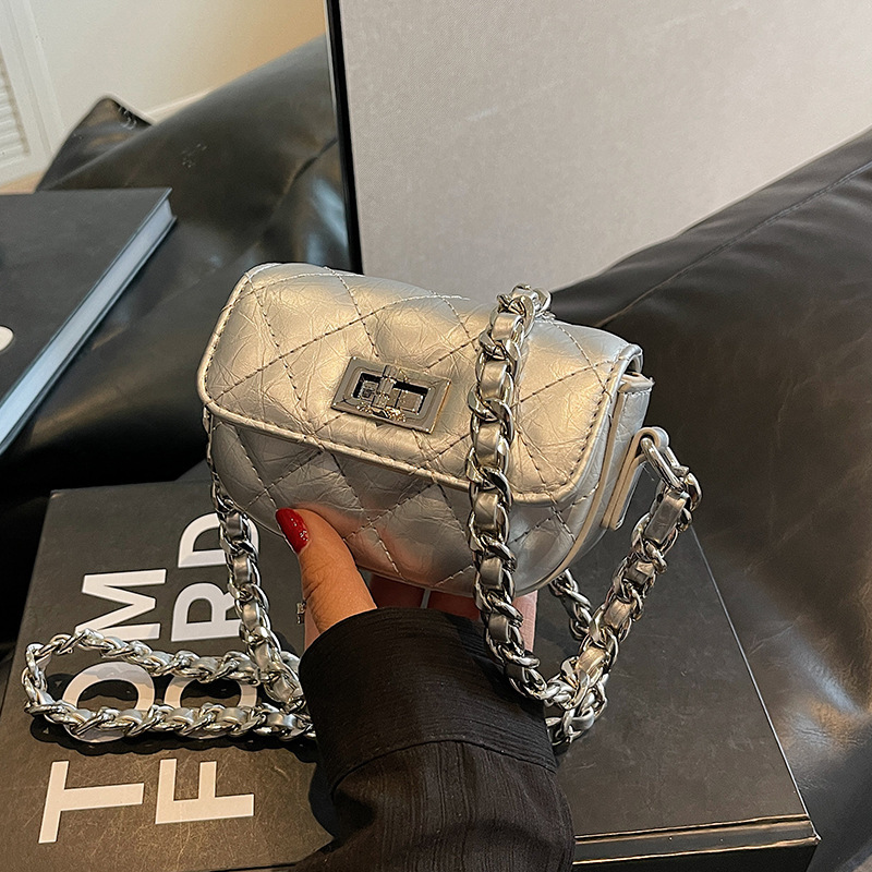 Lingge Embroidery Bag 2023 New Women's Bag Summer Popular Chain Crossbody Bag Mini Small Square Bag