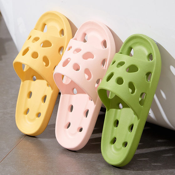 Wholesale leaking slippers women's household bathroom hollow hole one-word slippers Four Seasons bathhouse slippers factory direct supply