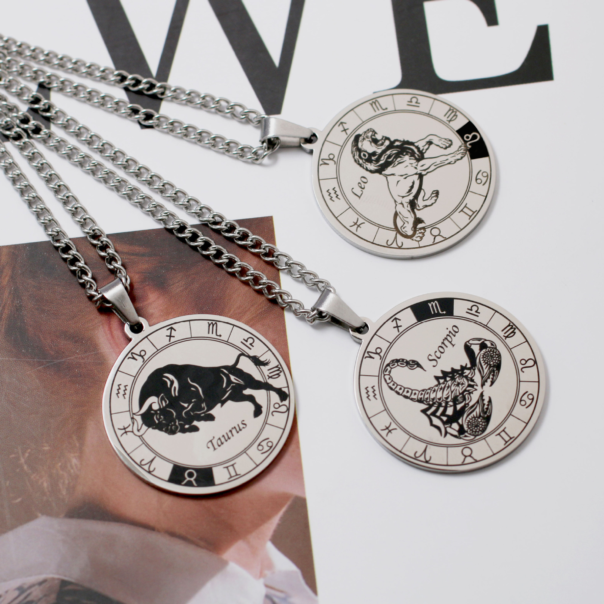 12 constellation pendant necklace men's titanium steel domineering personality Leo turntable lovers stainless steel necklace