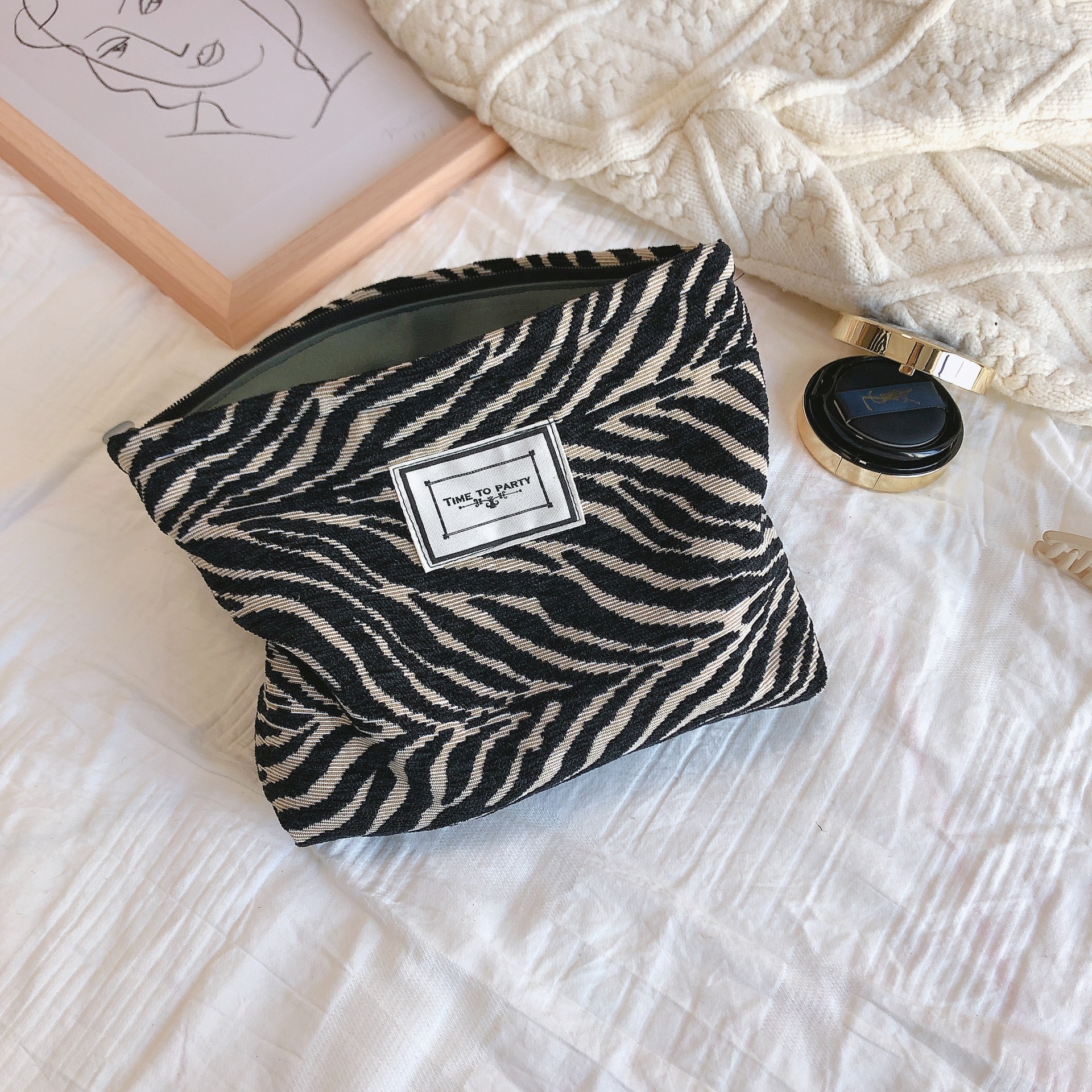 Retro Elegant Abstract Geometric Canvas Bag Chenille Bag Cosmetic Bag Clutch Bag Simple Casual Fashion