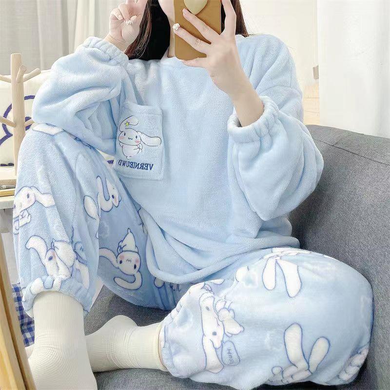 サンゴのパジャマ女性2022年秋冬の新しいフランネルの厚いベルベットのかわいい玉桂犬の家の服|undefined