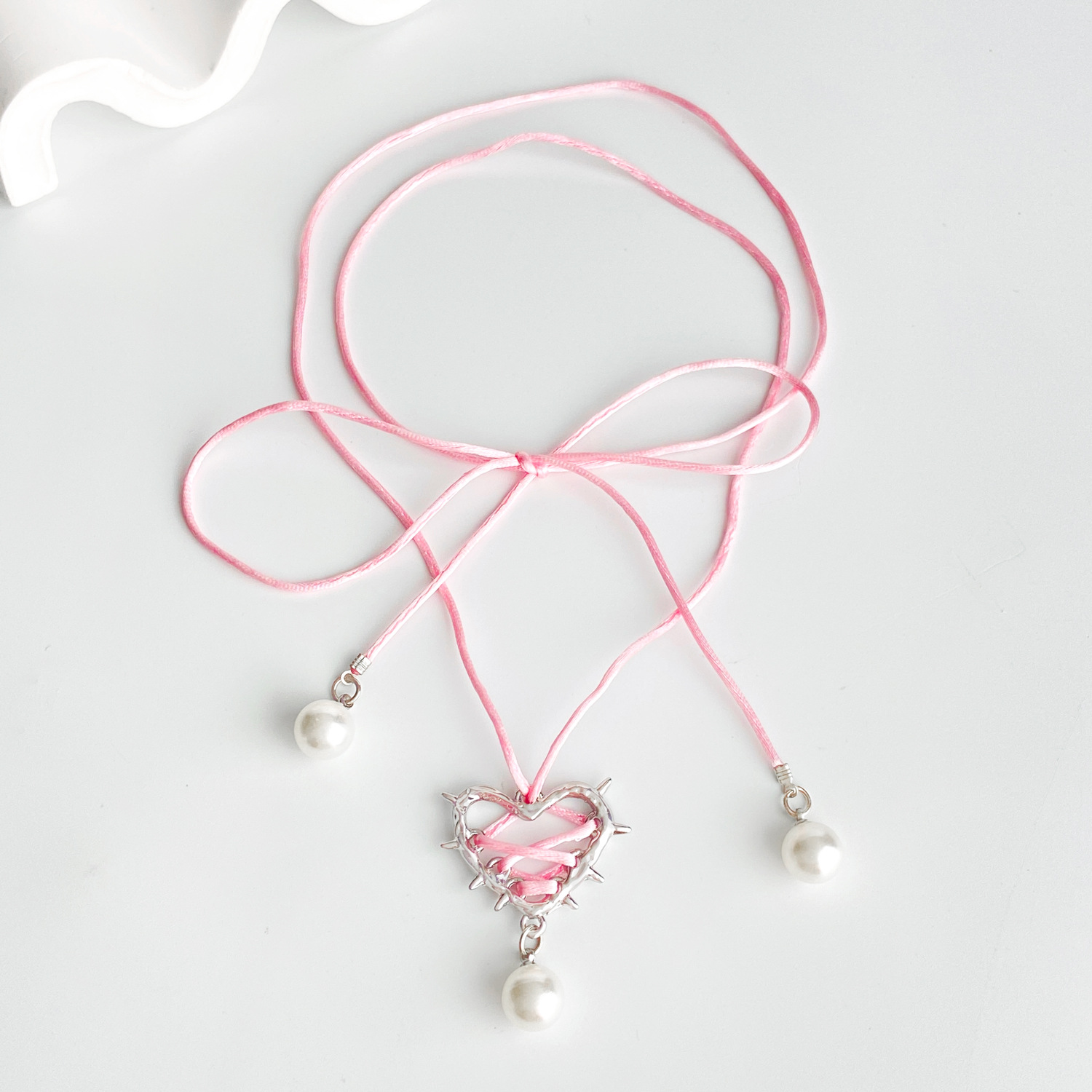 ins sweet cool Thorn love winding ribbon pearl pendant necklace new European and American fashion hot girl clavicle chain female