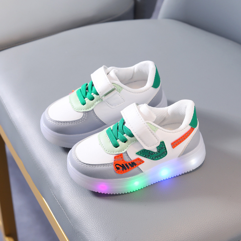 Boys sneaker 2023 Spring and Autumn New Korean style Velcro soft bottom children's board shoes girls LED light shoes fashion