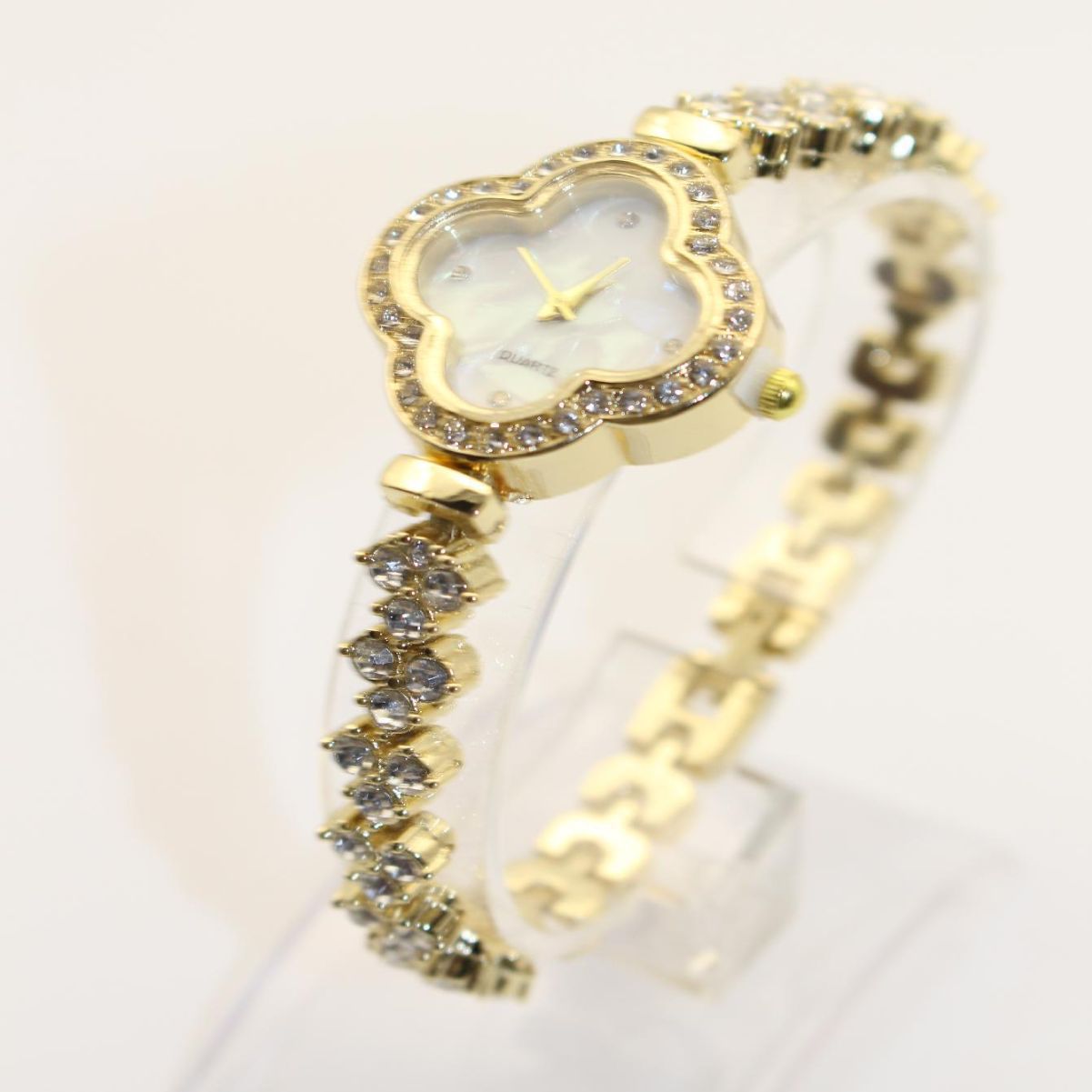 Fashionable ladies' watch with a four - leaf clover dial, inlaid with diamonds and featuring a mermaid design. A high - quality quartz watch