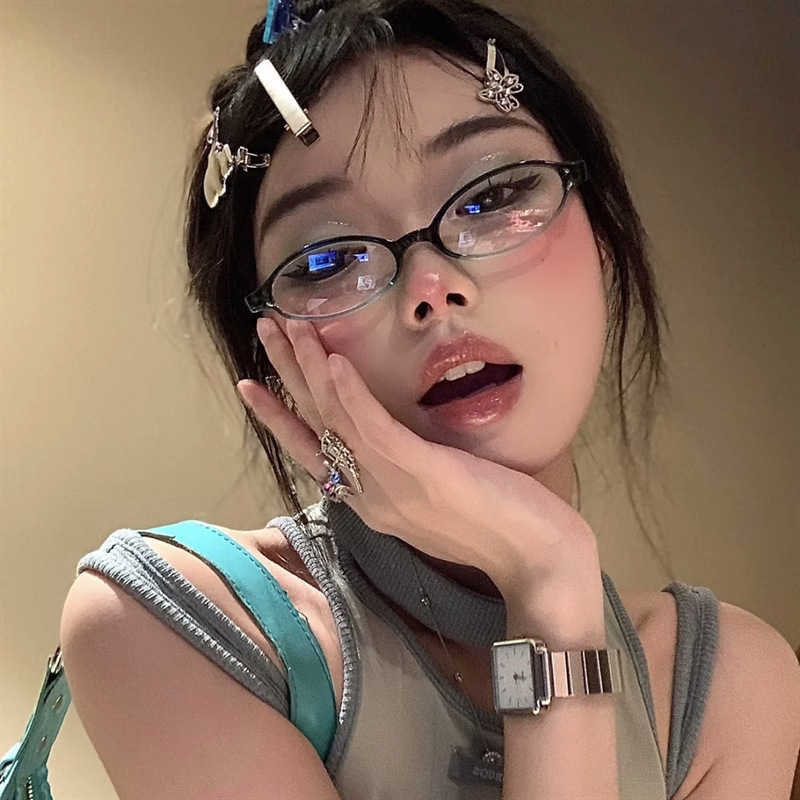 Y2g hot girl Japanese and Korean retro small oval gradient green glasses frame personality anime concave shape plain glasses female fashion shot