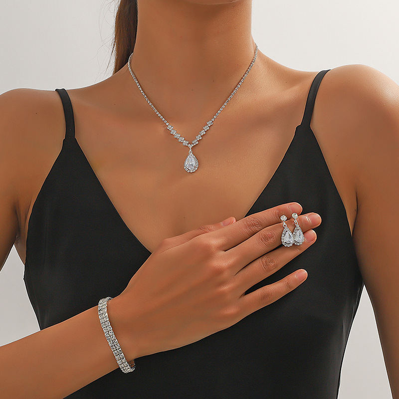 European and American fashion water drop zircon rhinestone necklace earrings bracelet Amazon explosions full diamond claw chain rhinestone three-piece set