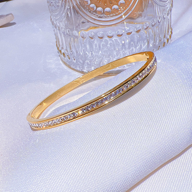 Round Diamond-encrusted Titanium Bracelet High-grade Bracelet Ins Niche Design Simple Cold Style Bracelet Korean Style Personality