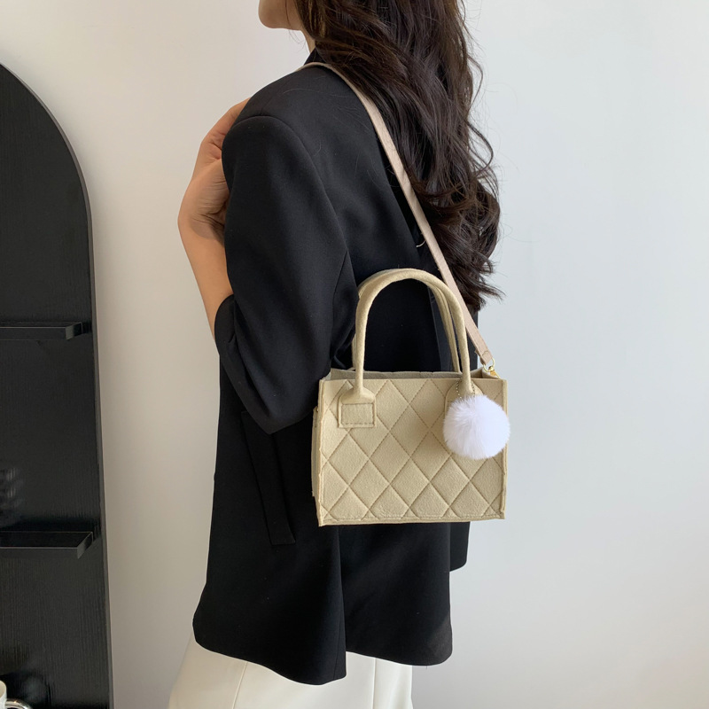 2023 Summer New Style Bag Women's Fashionable Simple Shoulder Bag Portable Small Square Bag Women's Bag Casual Commuter Crossbody Bag